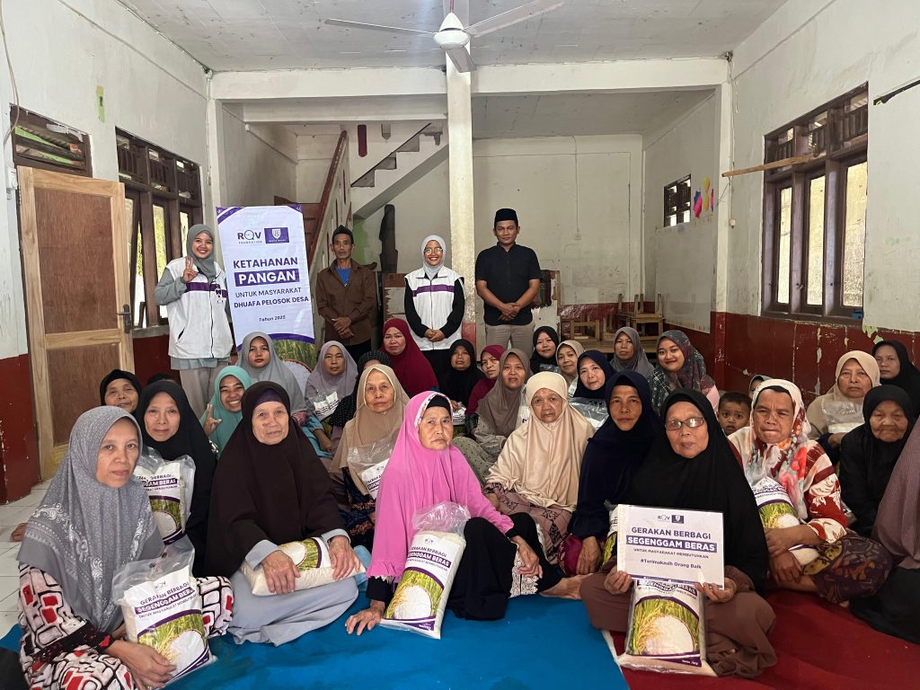 RQV Foundation salurkan bantuan beras kepada 40 warga di Kampung Babakan, Desa Cibalung, Kecamatan Cijeruk, Kabupaten Bogor.