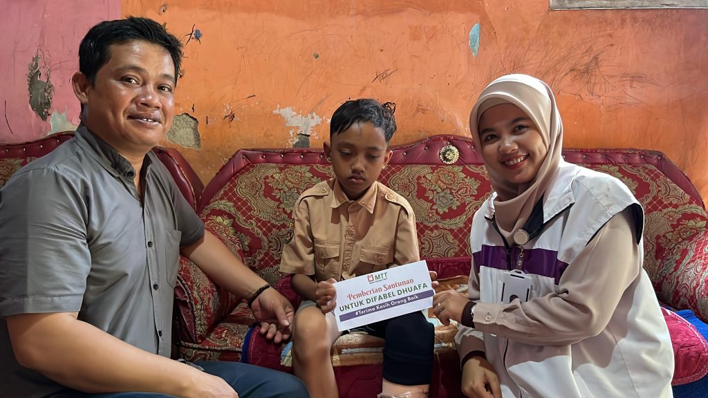 Implementasi Kebaikan untuk Penyandang Disabilitas Asep Taufik Hidayat, berusia 12 tahun yang tinggal di Desa Jatihurip, Kabupaten Sumedang