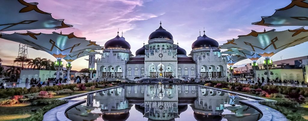 Tanah Aceh ini telah lama dikenal sebagai Serambi Makkah, pusat peradaban Islam yang kaya nilai spiritual, budaya, dan perjuangan. Namun di balik kemuliaan sejarah tersebut, Aceh juga merupakan salah satu wilayah yang paling sering menghadapi cobaan berat—baik dari alam maupun dari perjalanan sosial-politik yang panjang.